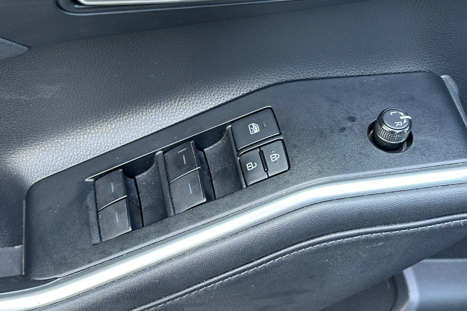 Used 2021  Toyota XLE image 17