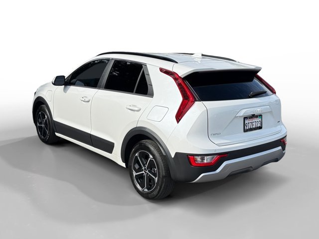 Used 2025 Snow White Pearl Kia EX image 3