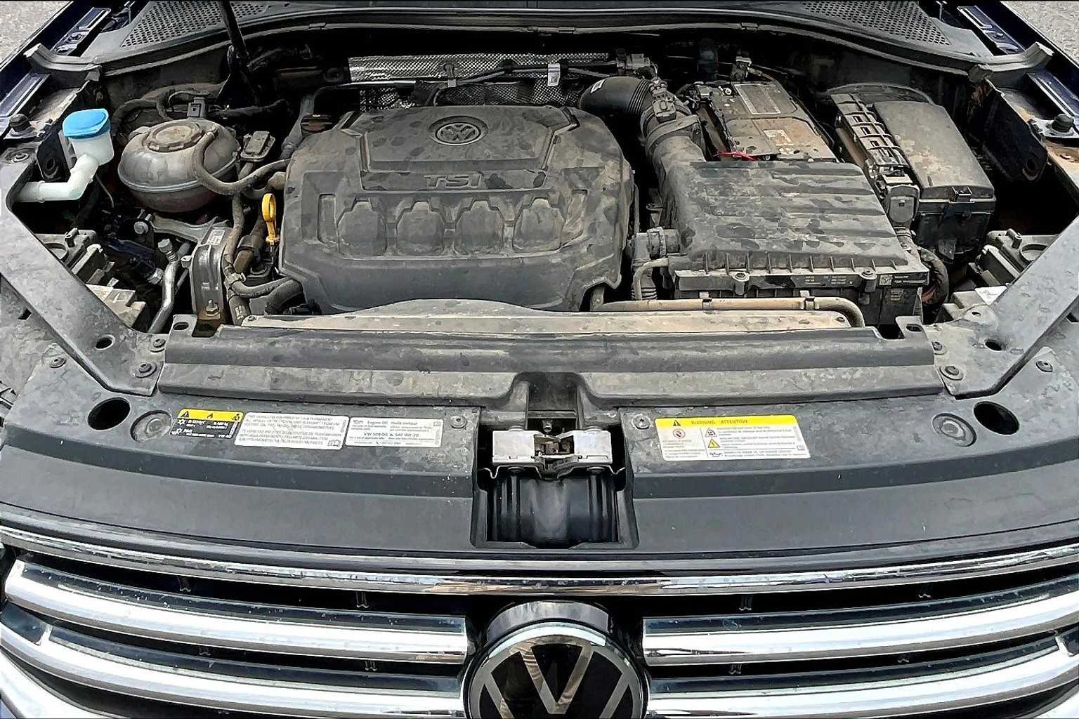Used 2022 Atlantic Blue Metallic Volkswagen SE image 31