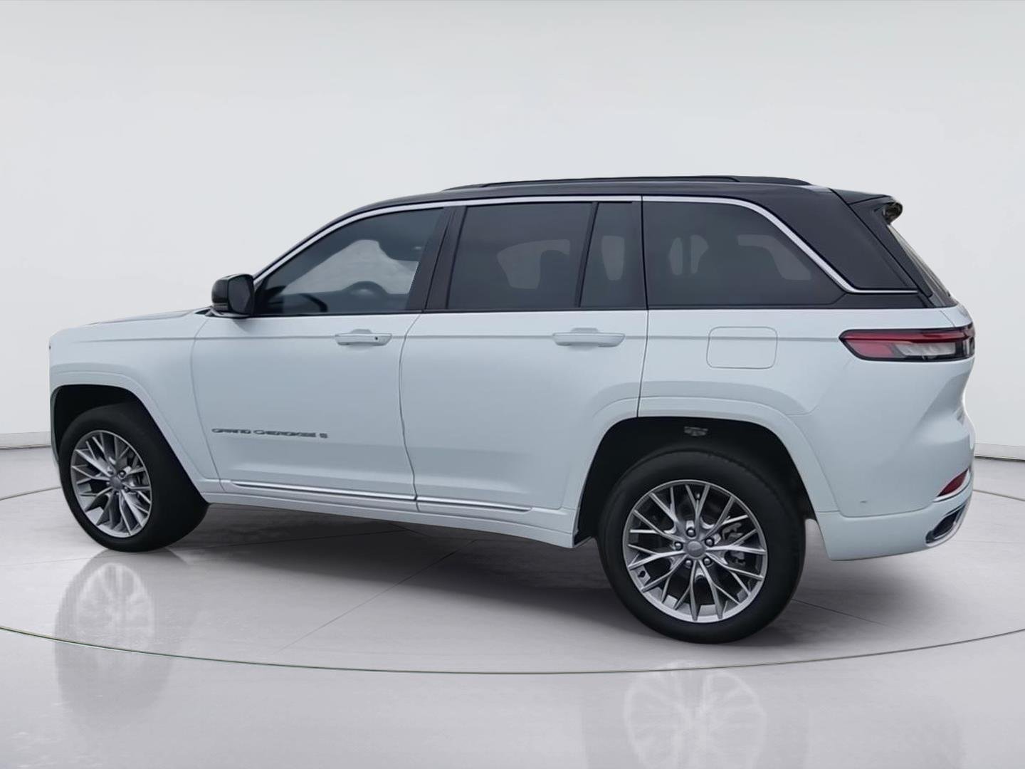 Used 2025 White Jeep Summit 4x4 image 6