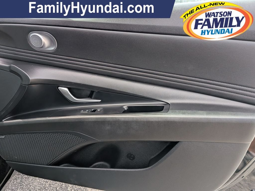 2023 Hyundai Elantra Limited - Photo 28