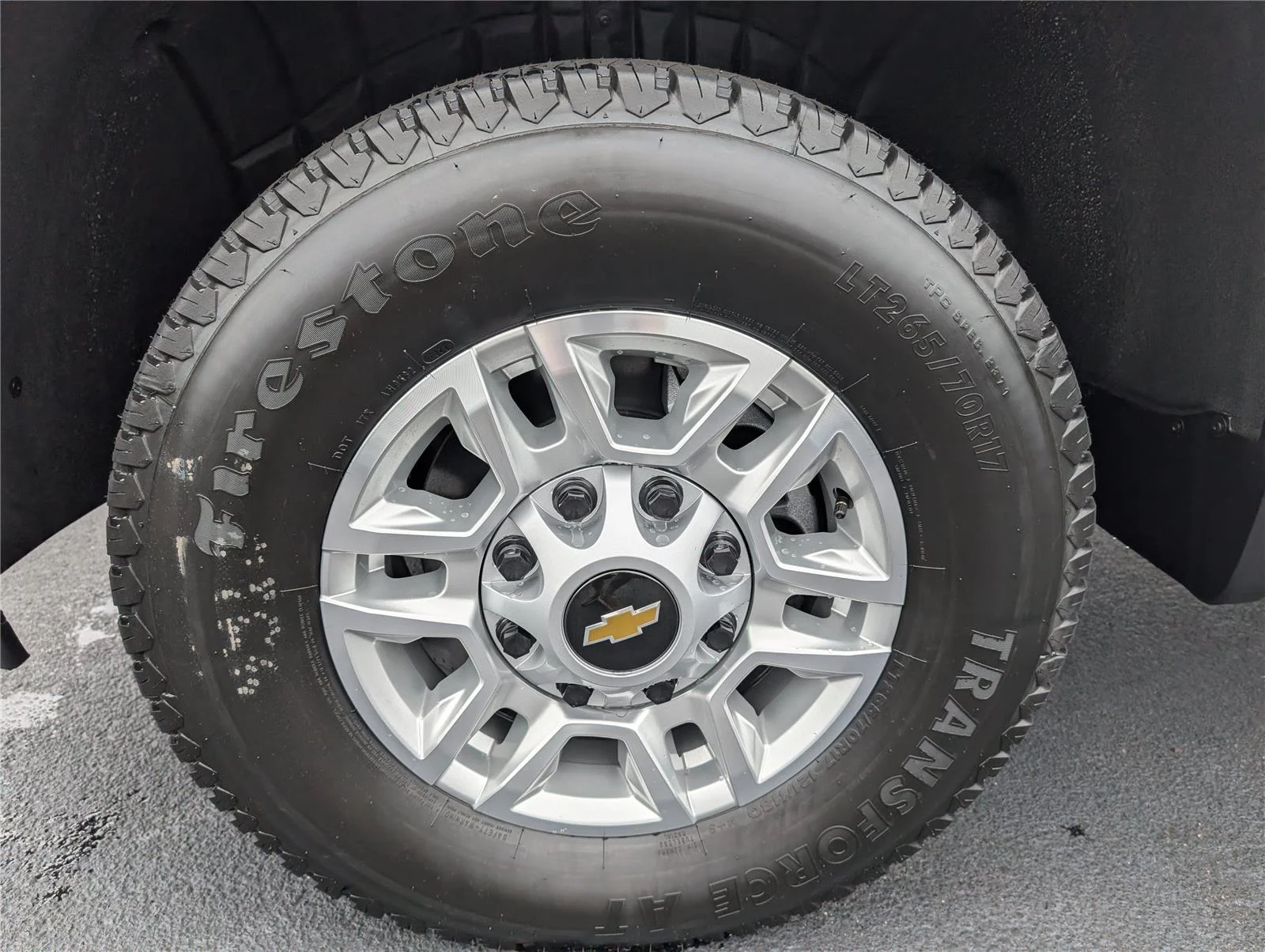 New 2026 Summit White Chevrolet WT image 9