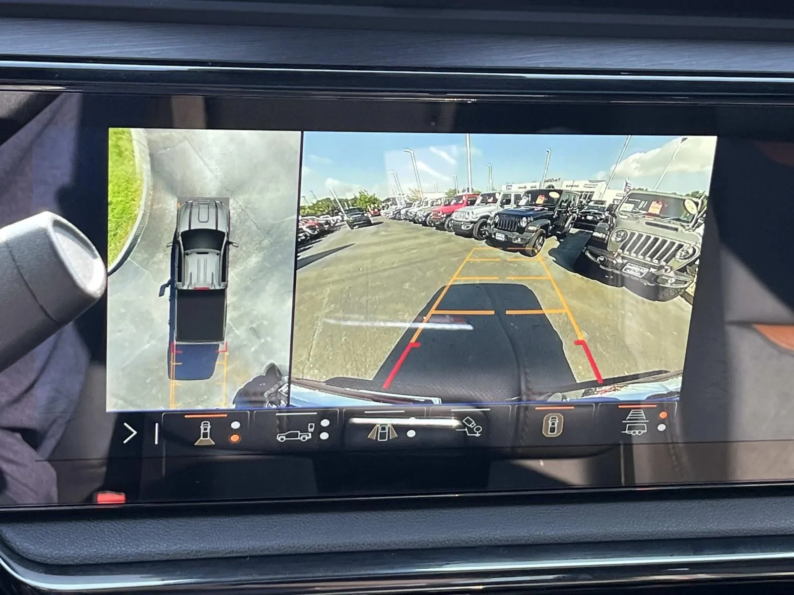 Used 2025 White GMC AT4 image 37