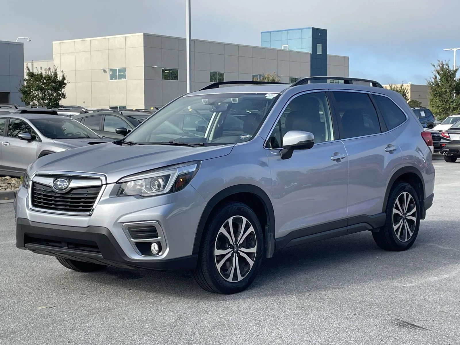 Used 2020 Ice Silver Metallic Subaru Limited image 26