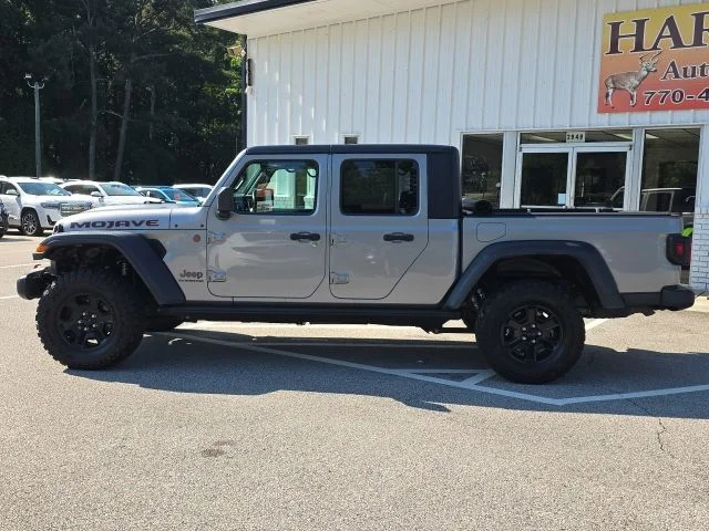 Used 2020 Silver Jeep Mojave image 2