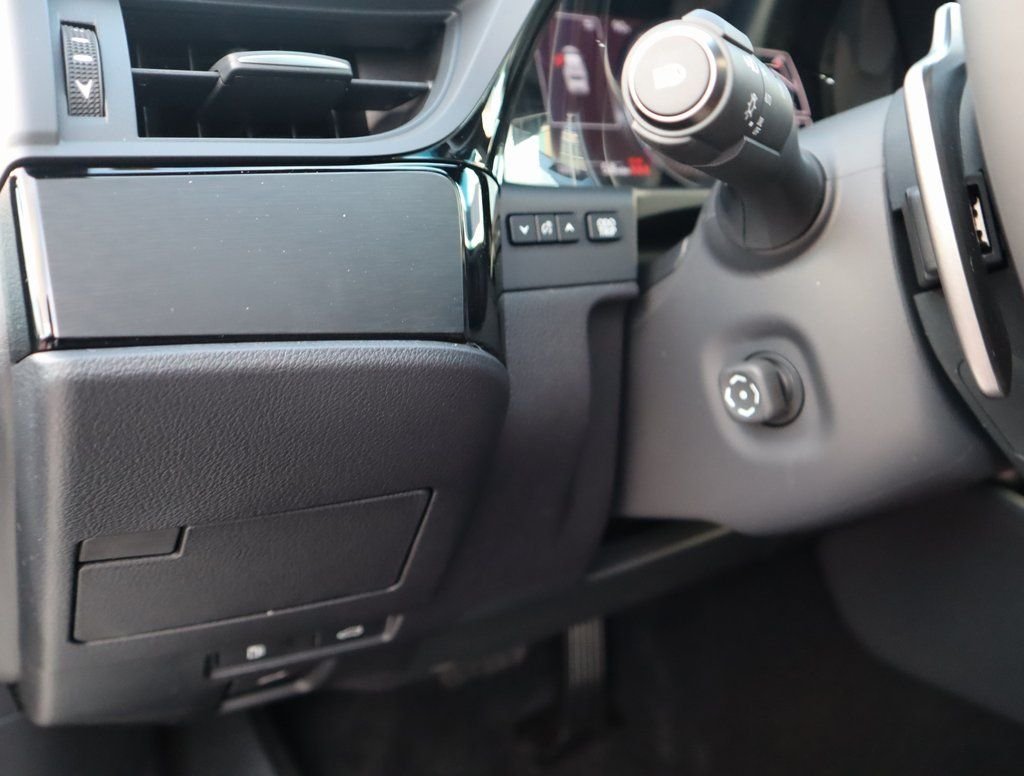 2025 Lexus ES 350 - Photo 31