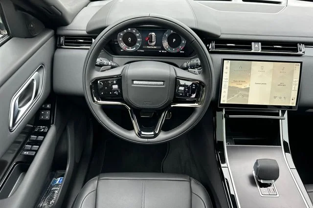 New 2026 Santorini Black Land Rover Dynamic SE image 13