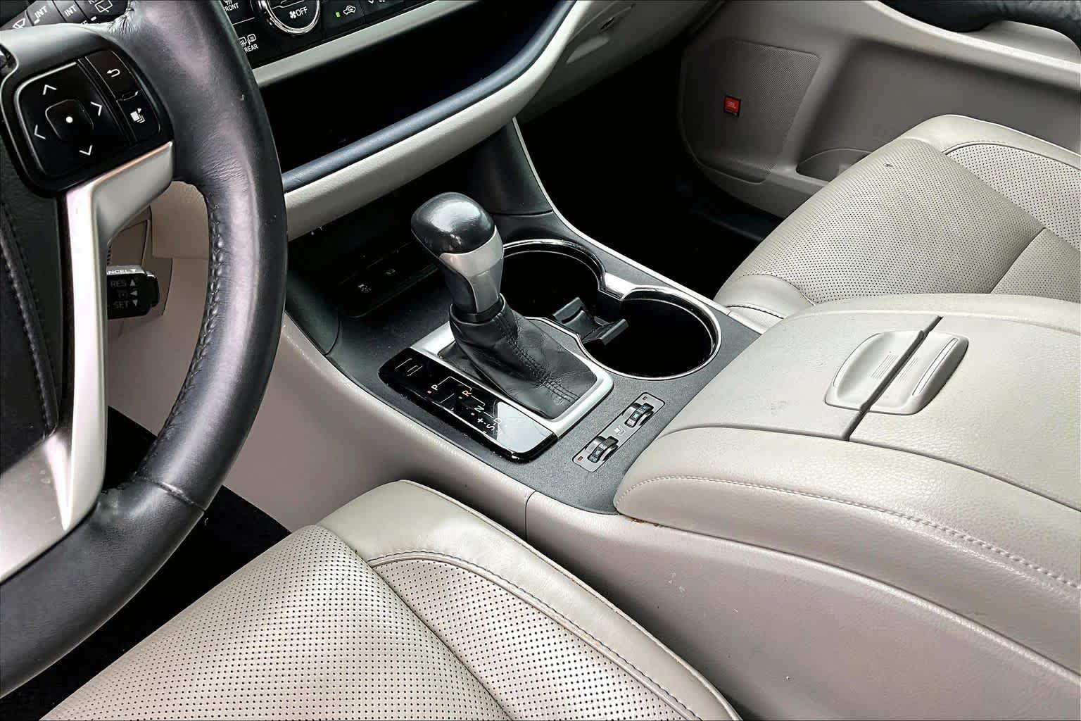 Used 2015 Silver Sky Metallic Toyota Limited image 16