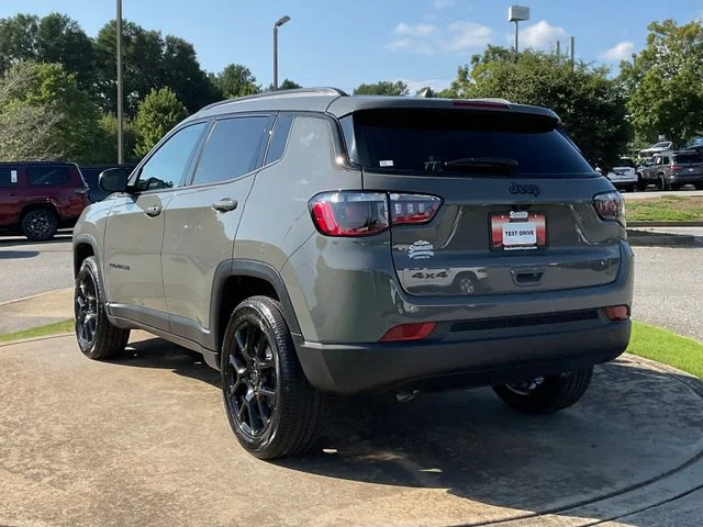 New 2026 Sting-Gray Clearcoat Jeep Latitude image 5