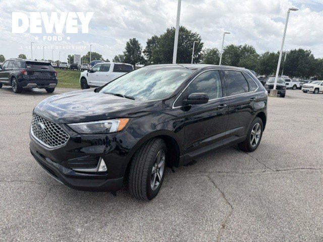 Used 2024 Black Metallic Ford SEL image 3