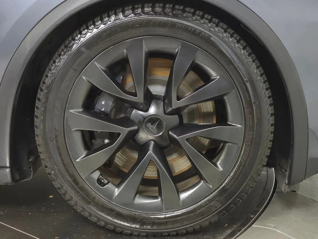 Used 2023  Tesla Standard Range image 12