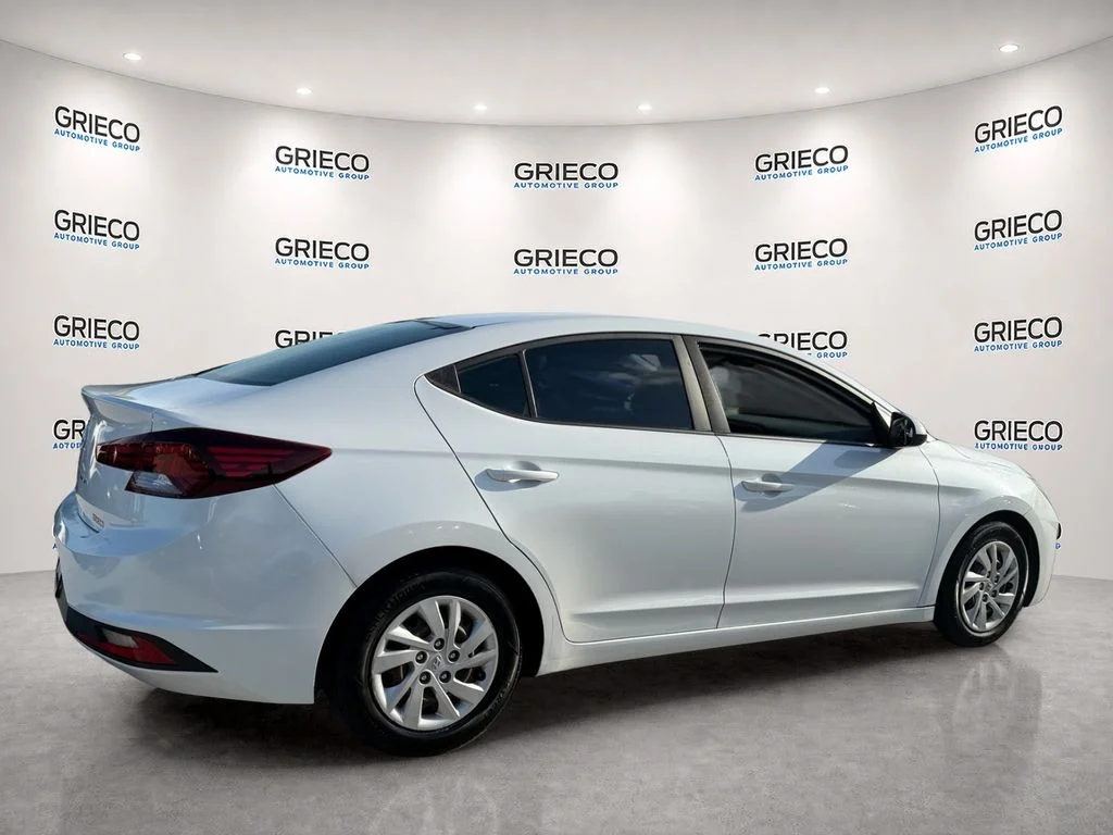 Used 2020 White Hyundai SE image 7