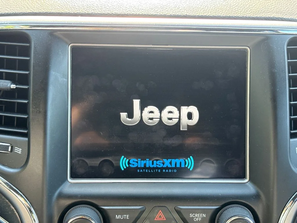 Used 2018 Bright White Clearcoat Jeep Limited image 25