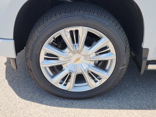 New 2026 Polar White Tricoat Chevrolet High Country image 13