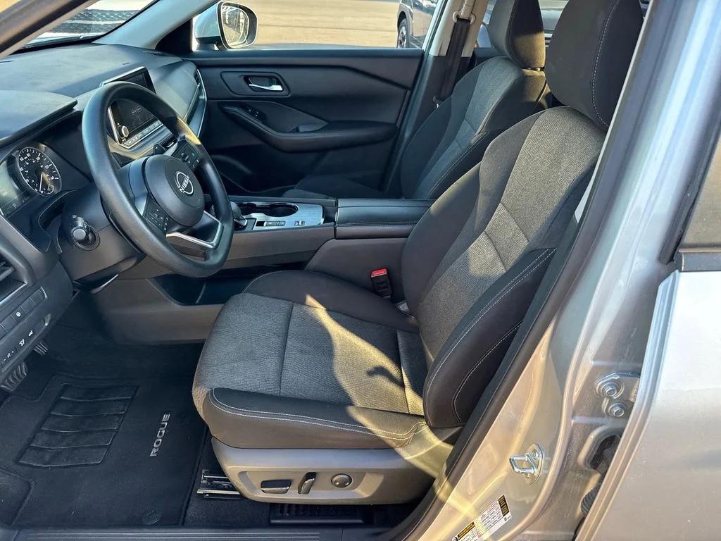 Used 2024 Silver Nissan SV image 7