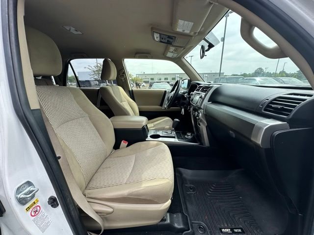Used 2016 White Toyota SR5 image 28