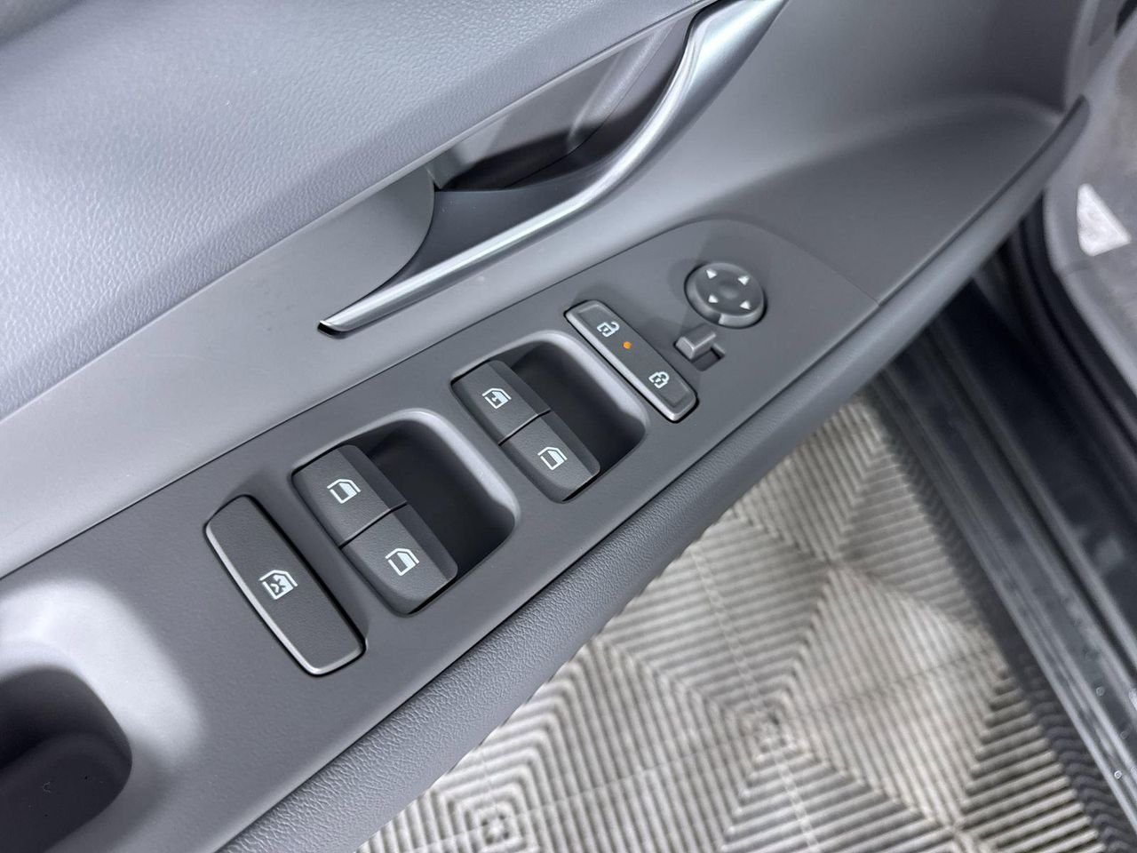New 2026 Amazon Gray Hyundai SE image 23