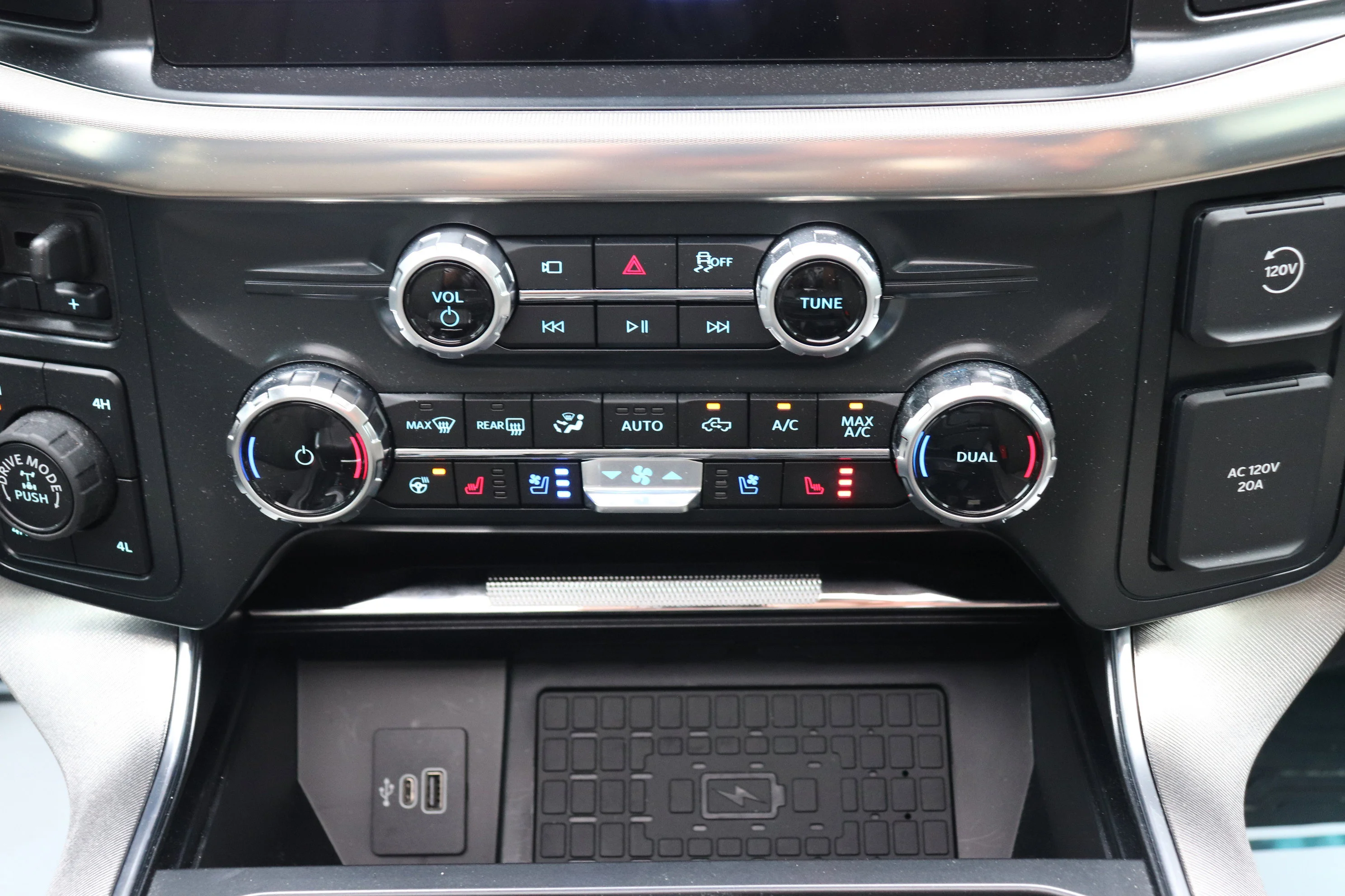 Used 2025 Black Ford Platinum image 16