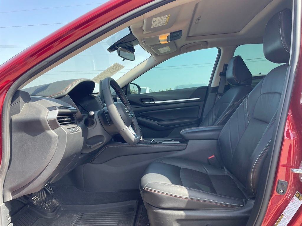 Used 2024 Red Nissan 2.5 SR image 10