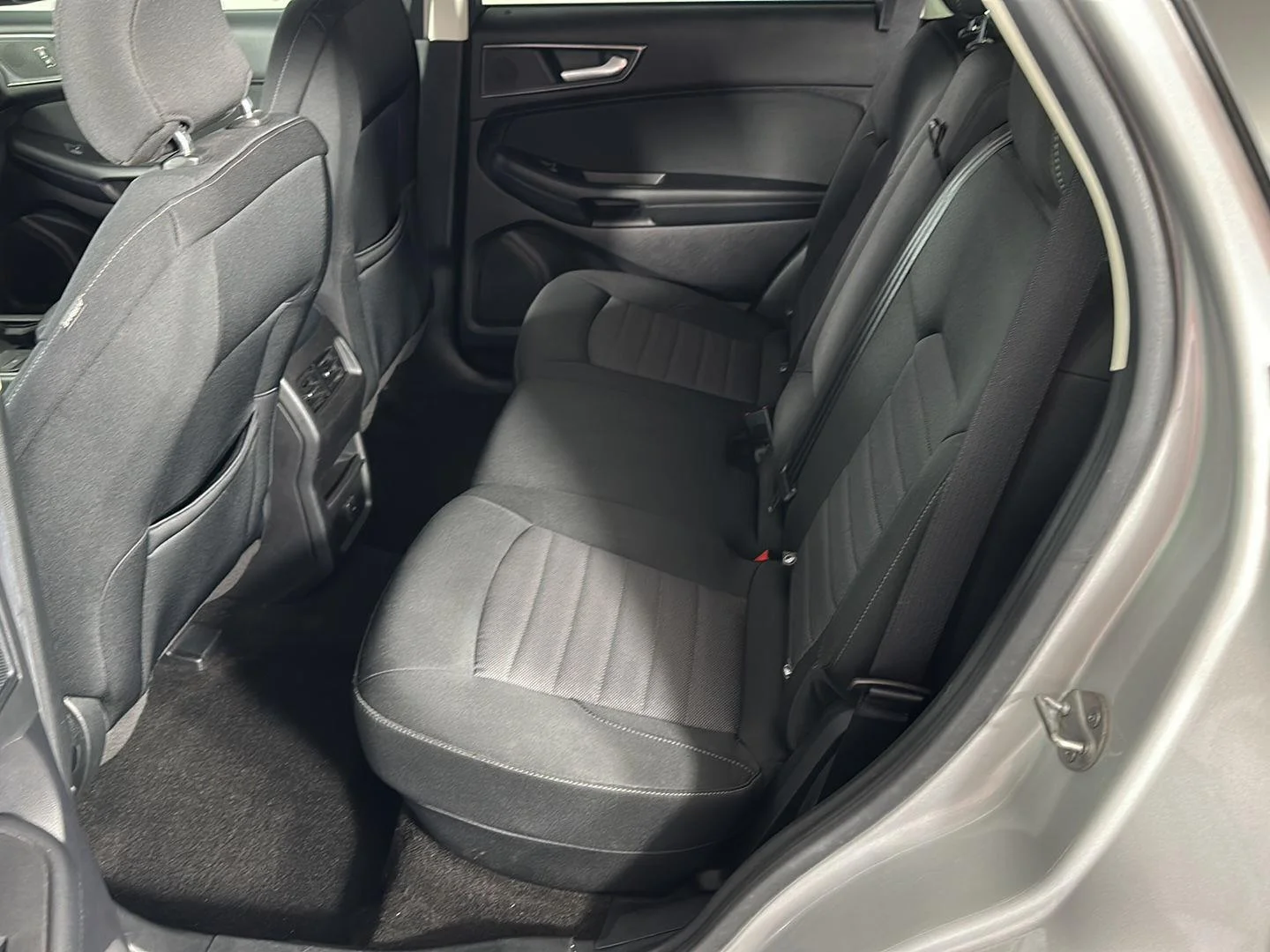 Used 2019 Ingot Silver Ford SE image 16