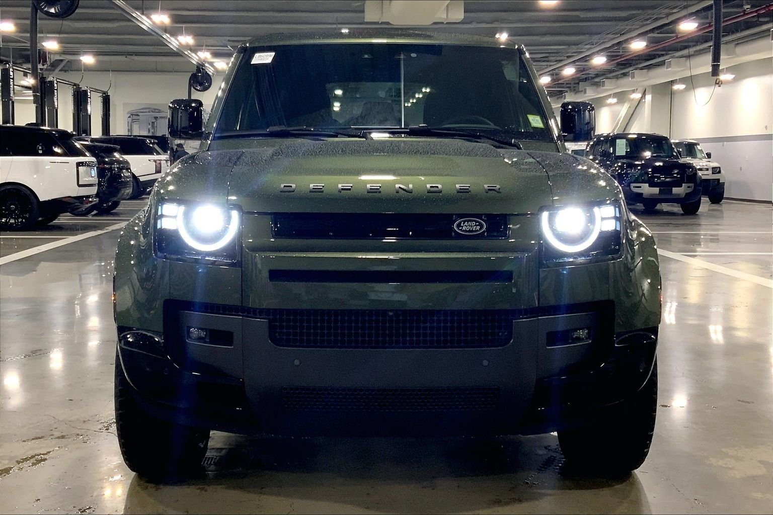 New 2026 Woolstone Green Land Rover X-Dynamic SE image 3