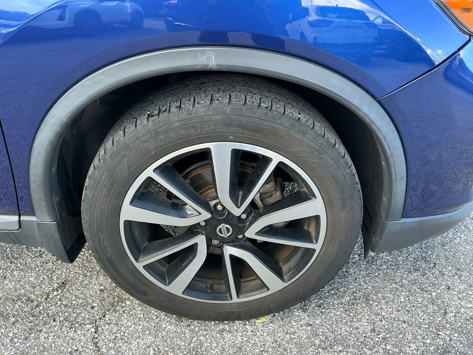 Certified Used 2020 Blue Nissan SL image 11