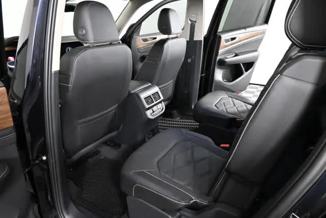 New 2026 Deep Black Pearl Volkswagen 2.0T SE w/Technology image 16