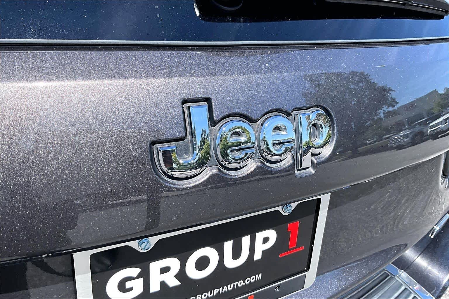 Used 2017 Granite Crystal Metallic Clearcoat Jeep Overland image 31