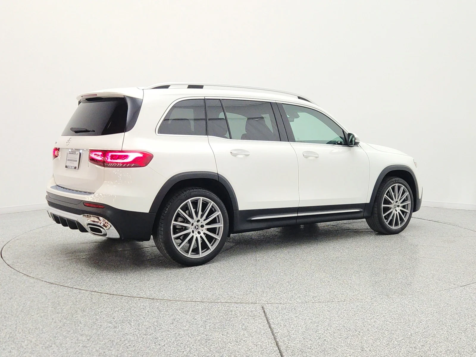 Used 2022 Polar White Mercedes-Benz GLB 250 SUV image 5