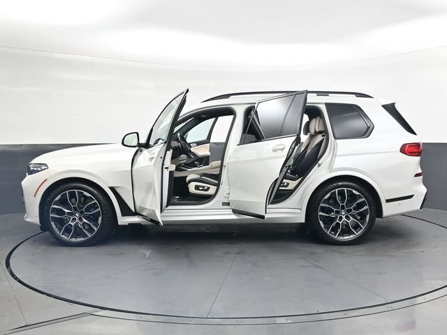 Used 2021 White BMW M50i image 37
