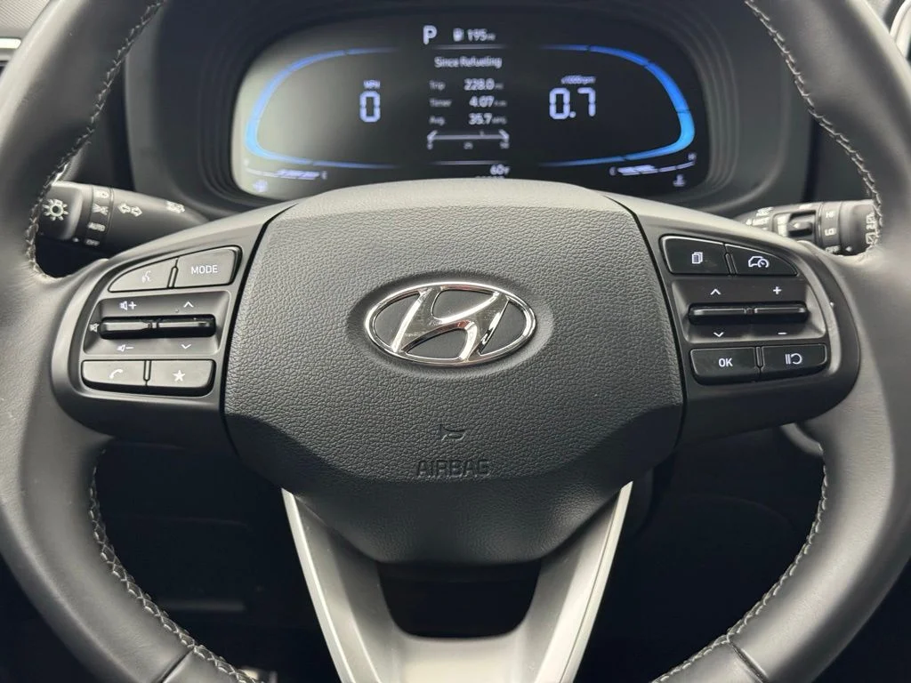 Used 2025 Lunar White Hyundai SEL image 19