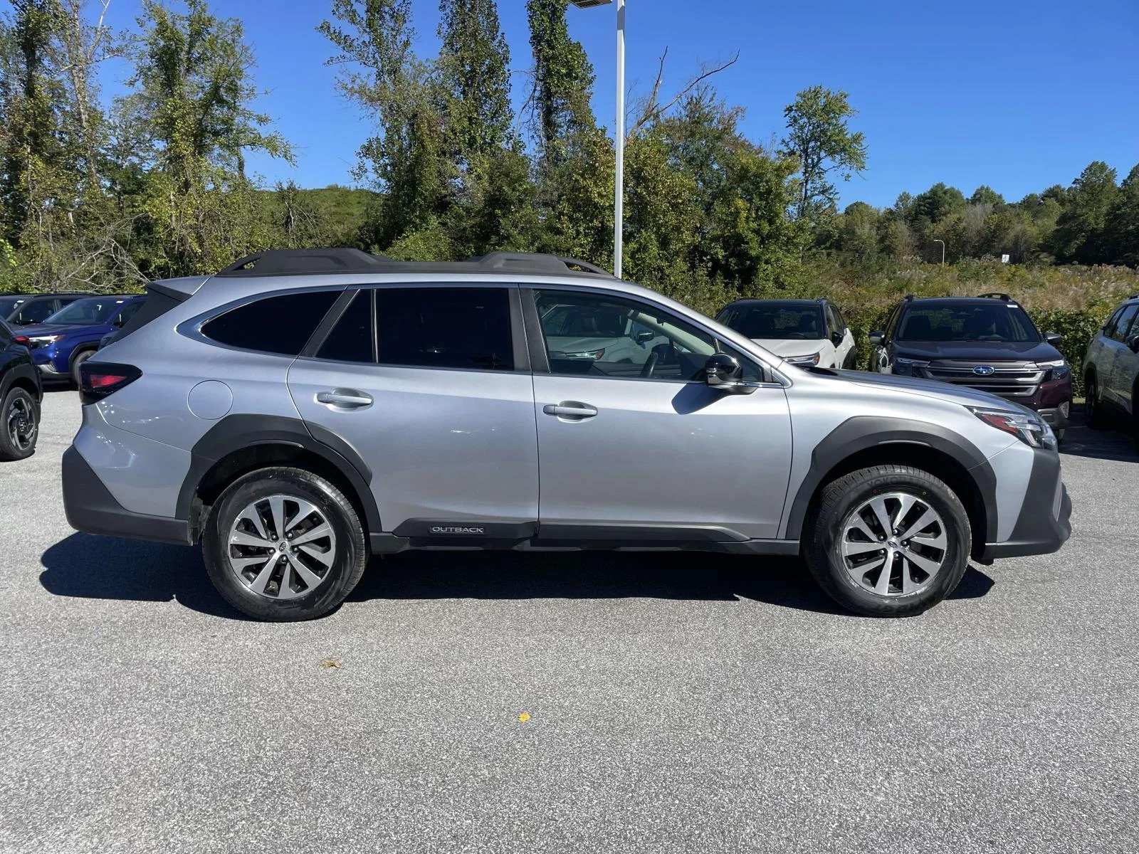 Used 2025 Ice Silver Metallic Subaru Premium image 28