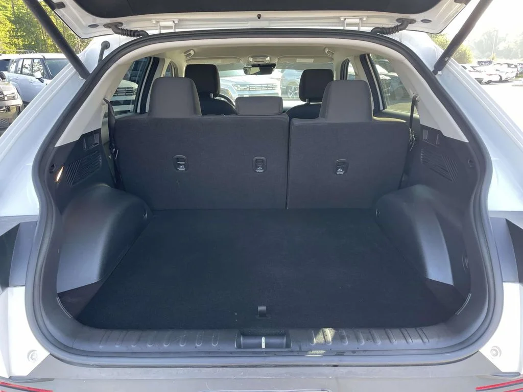 Used 2024 Atlas White Hyundai SEL image 31