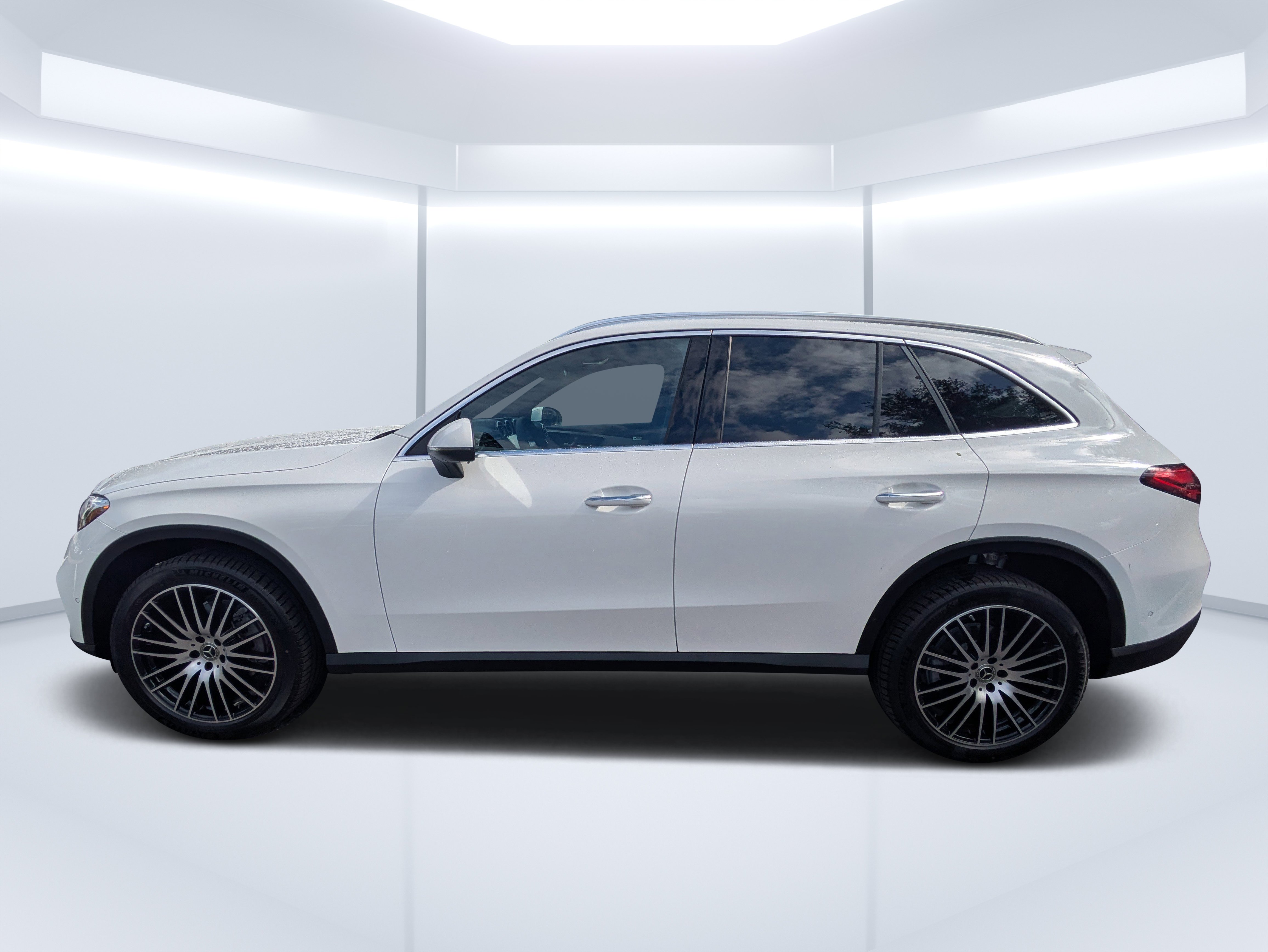 New 2026 Polar White Mercedes-Benz GLC 300 image 6