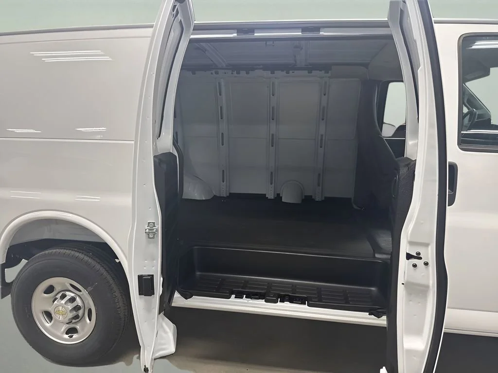 2025 Chevrolet Express Cargo Work Van - Photo 12