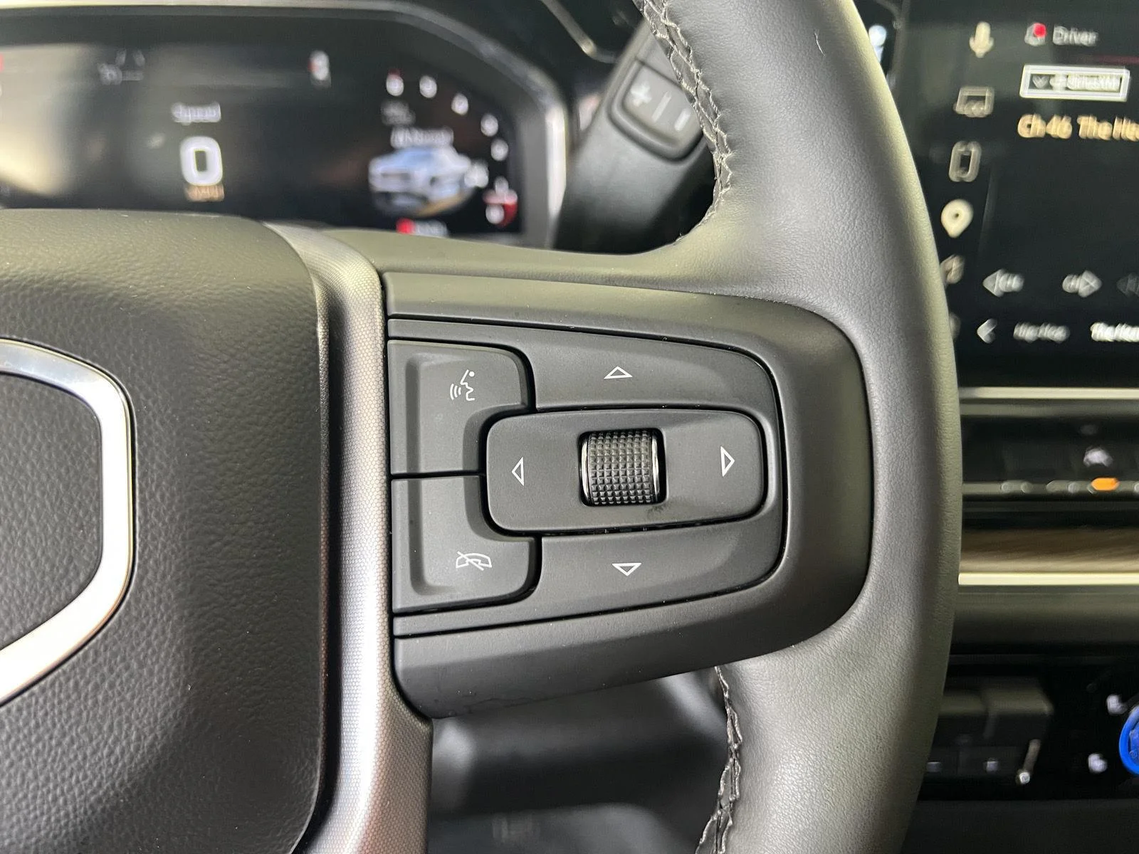 Used 2025 Onyx Black GMC Elevation image 10