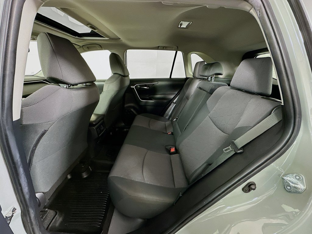 Used 2019  Toyota XLE image 24