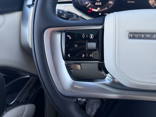 Used 2025  Land Rover SE image 22