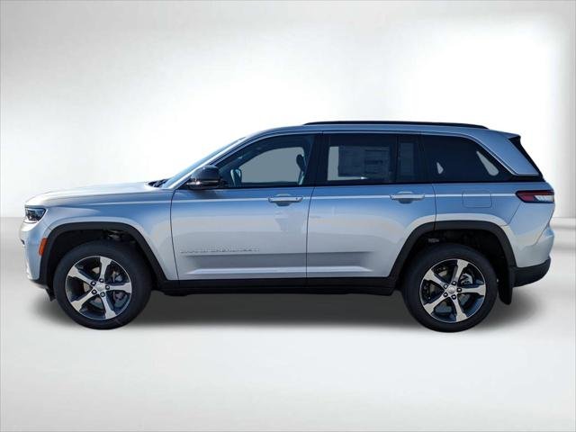 New 2026 Silver Zynith Exterior Paint Jeep Limited image 33
