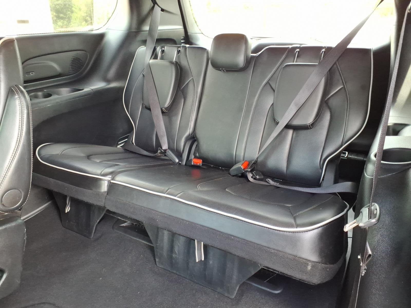 Used 2025 Ceramic Gray Clearcoat Chrysler Limited image 21