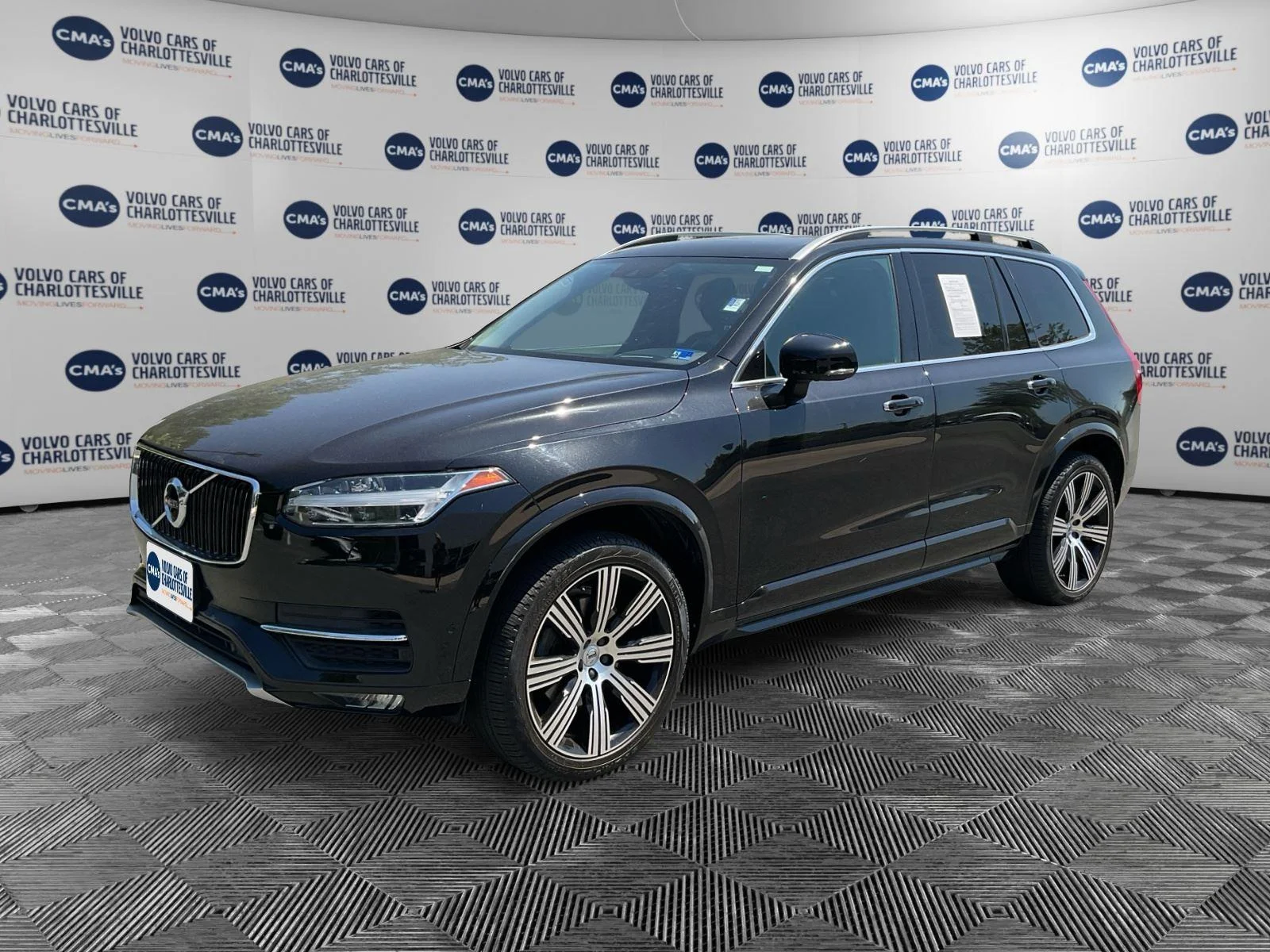 2017 Volvo XC90 T6 AWD Momentum's photo