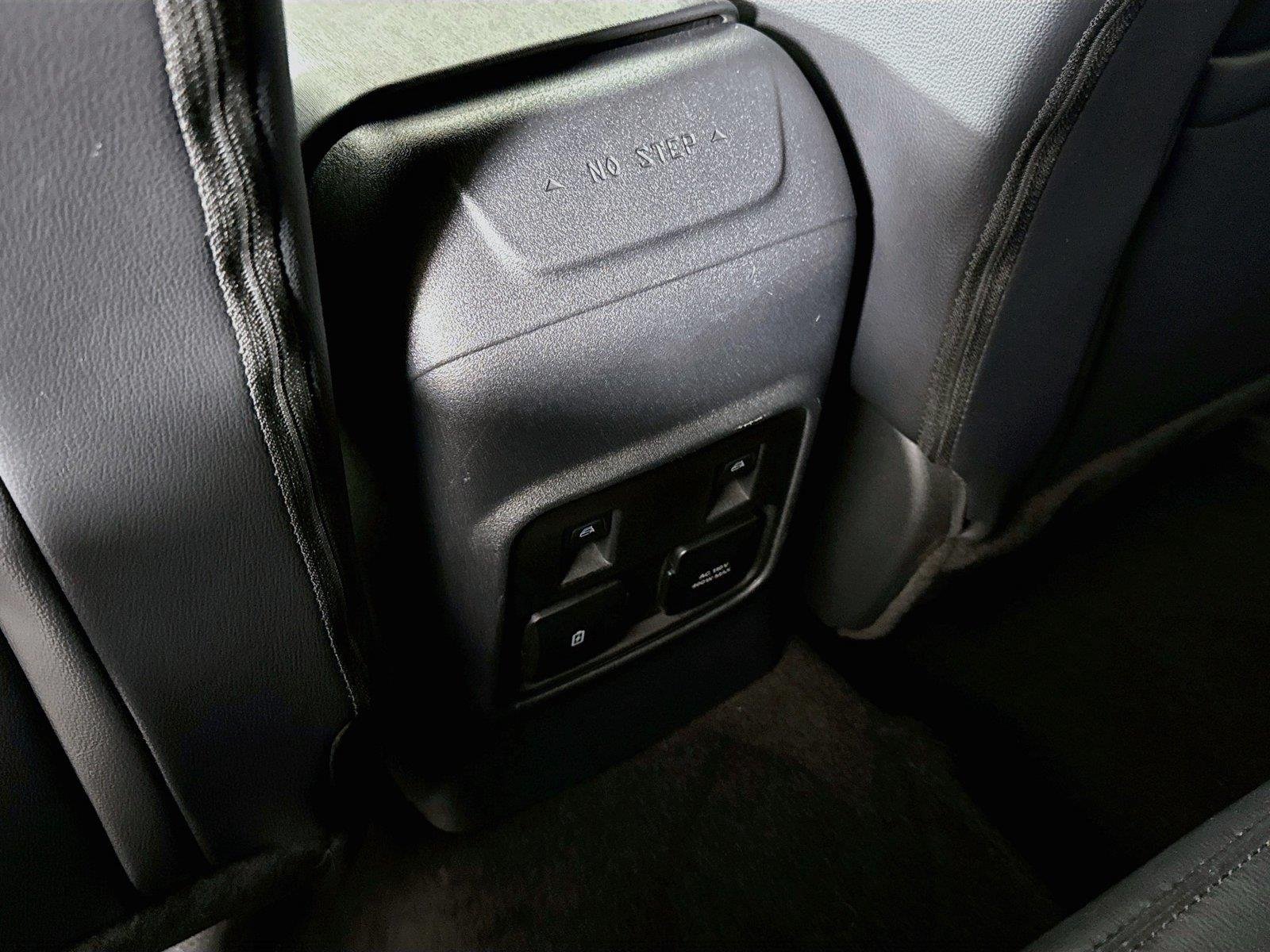 Used 2023 Azure Gray Metallic Tri-Coat Ford Wildtrak image 35