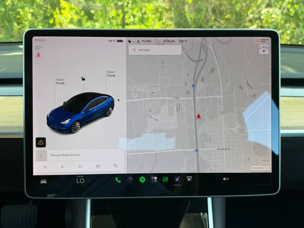 Used 2020  Tesla Standard Range image 14