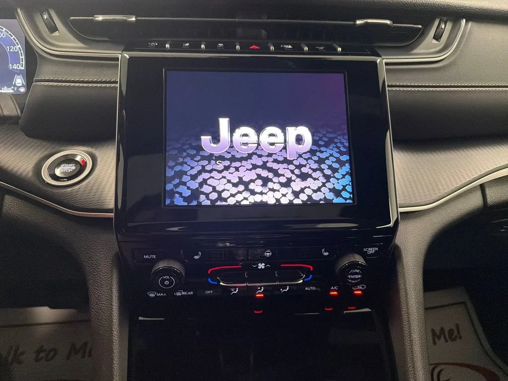 Used 2024 Bright White Clea Jeep Altitude X image 18