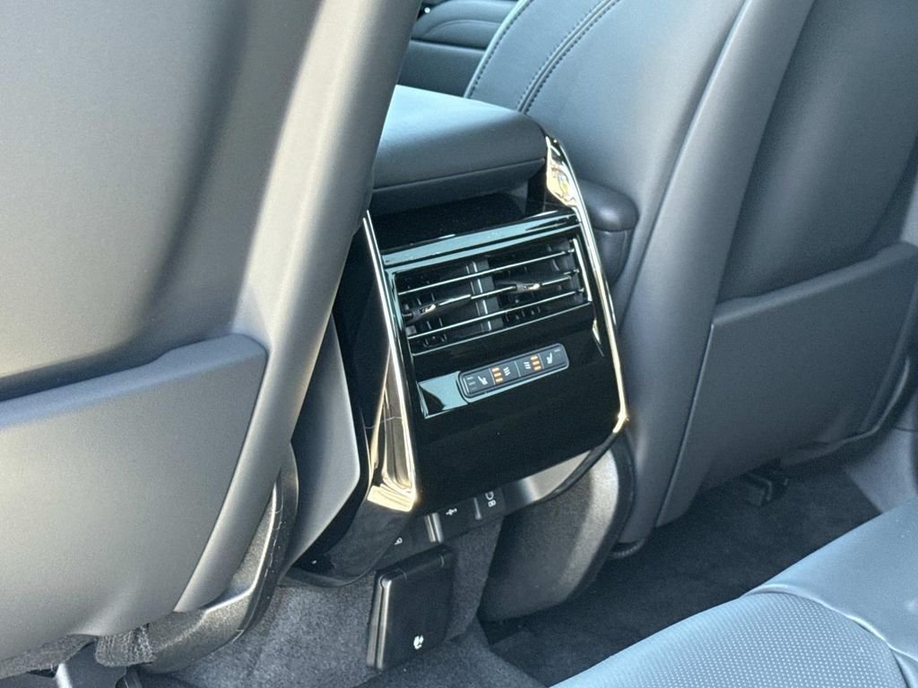New 2026 Fuji White Land Rover Dynamic SE image 17