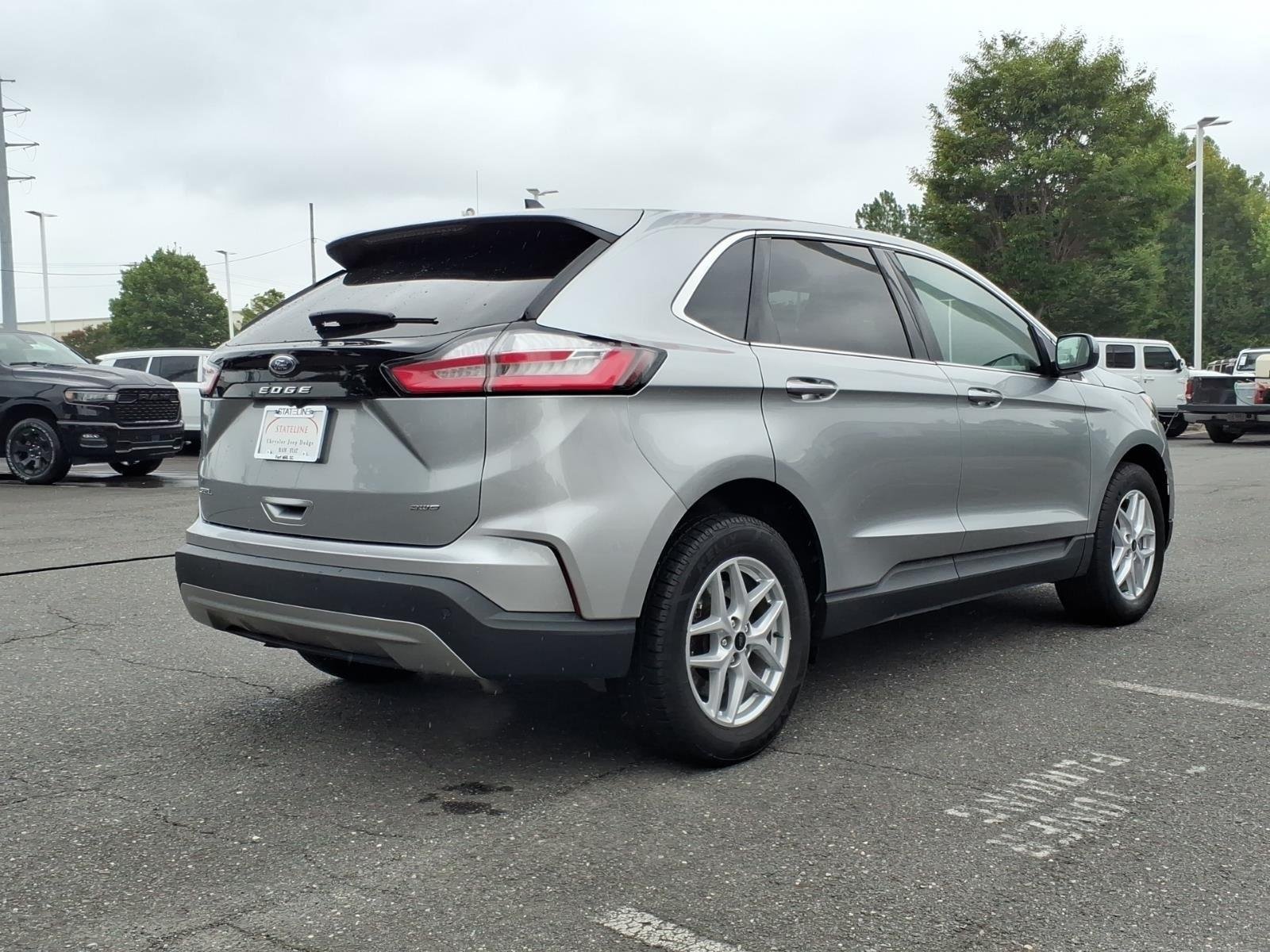 Used 2024  Ford SEL image 2