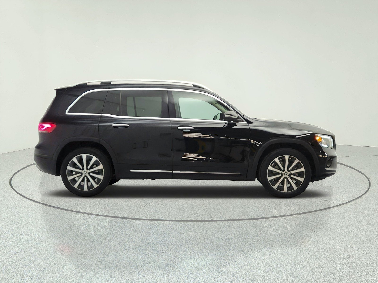 Used 2023 Night Black Mercedes-Benz GLB 250 SUV image 4