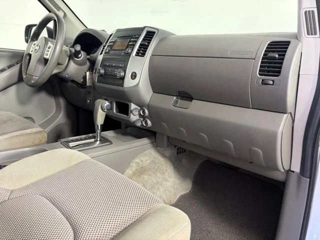 Used 2013 Silver Nissan SV image 26