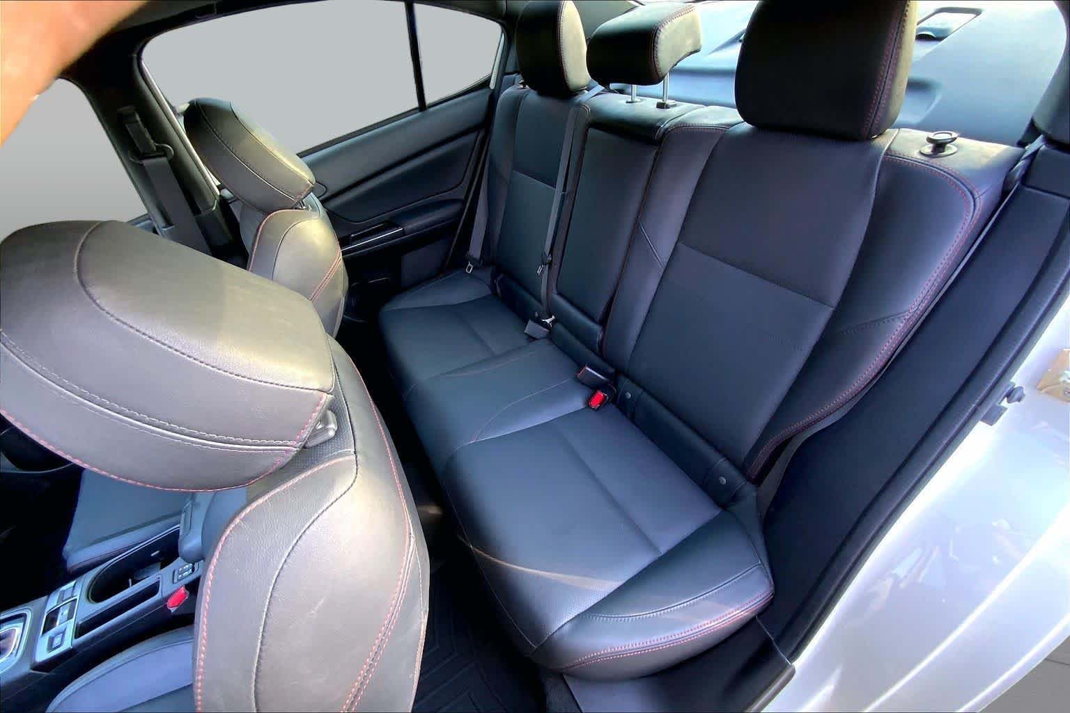Used 2018 Crystal White Pearl Subaru Limited image 18
