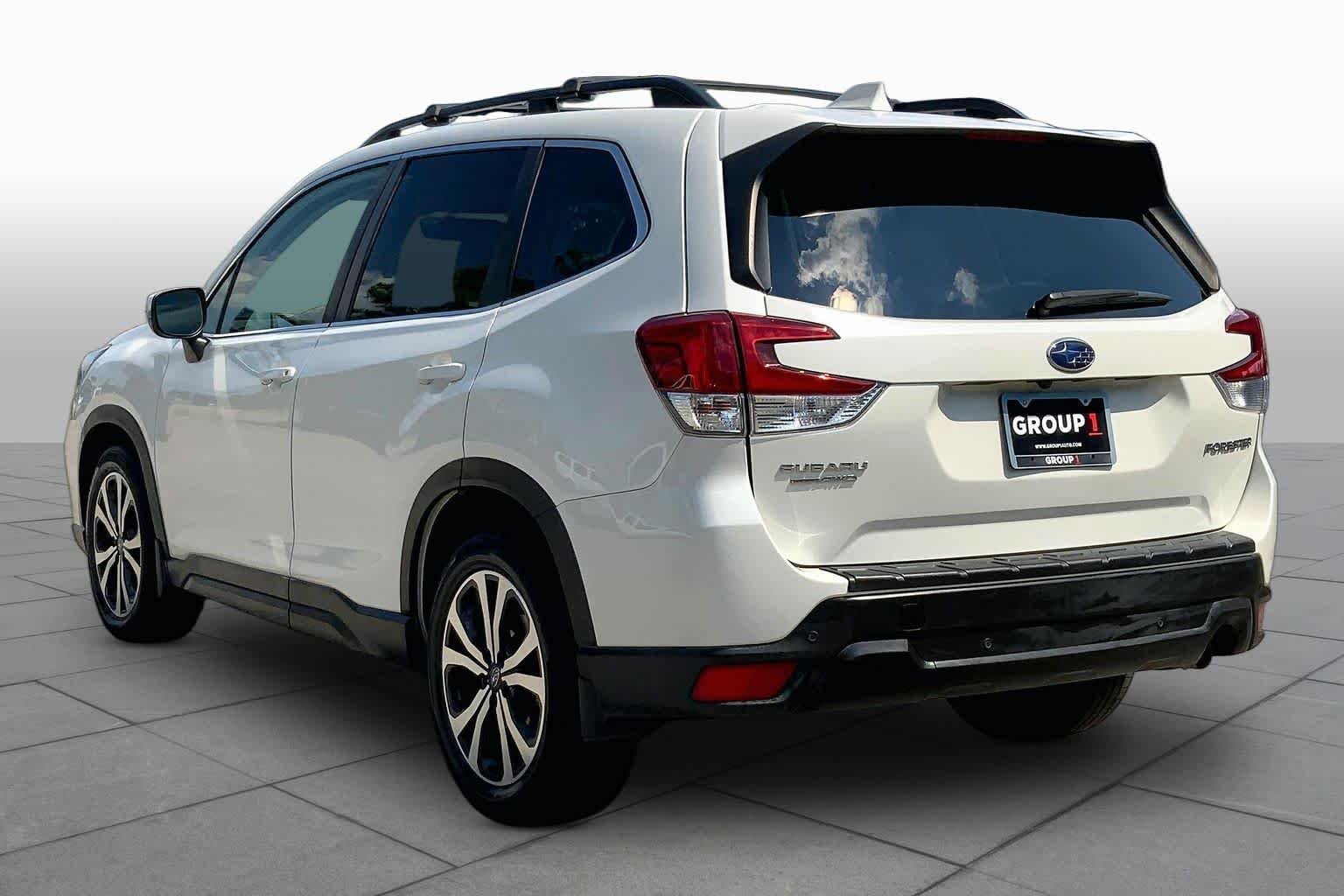 Used 2021 Crystal White Pearl Subaru Limited image 12